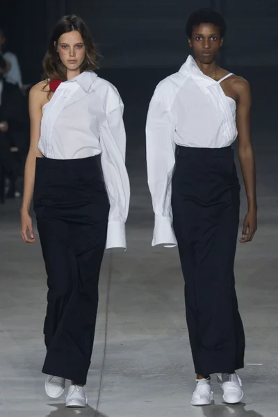 Look 16